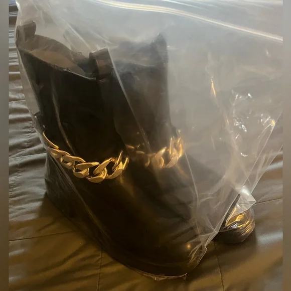 Women’s Chelsea style gold chain boots - Picture 8 of 10